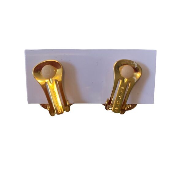 Kenneth Jay Lane Couture Collection Translucent Green & Gold Toned Clips. - Picture 6 of 7
